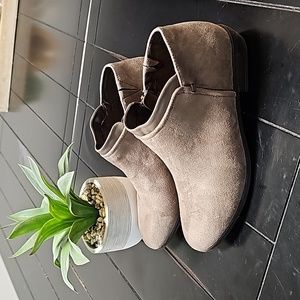 Comfortview Suede Ankle Boots